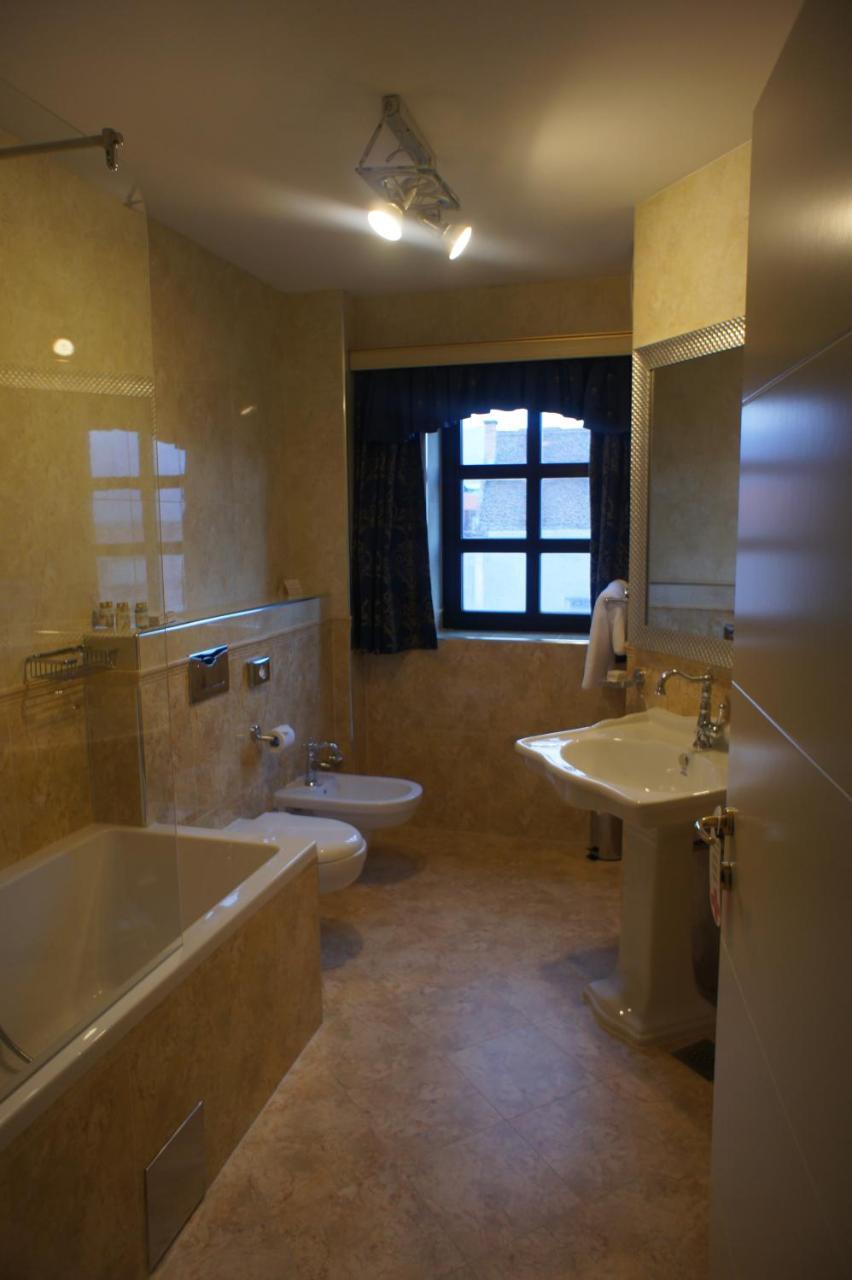 Hotel Actum Крань Екстер'єр фото