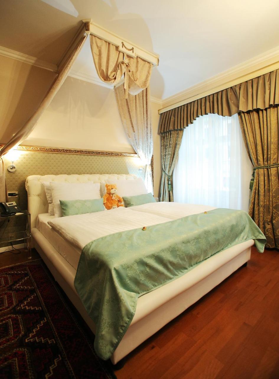 Hotel Actum Крань Екстер'єр фото